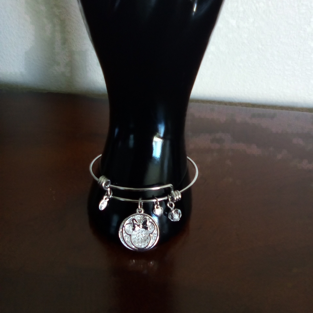 DISNEY LA CN MINNIE MOUSE ELEGANT SILVER CHARM BRACELET